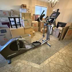 Elliptical - Life Fitness