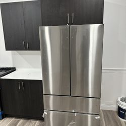 New Zline Refrigerator (counter Depth 