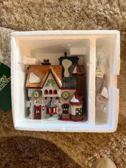 Department 56 Heritage Village "Tassy's Mittens" Building