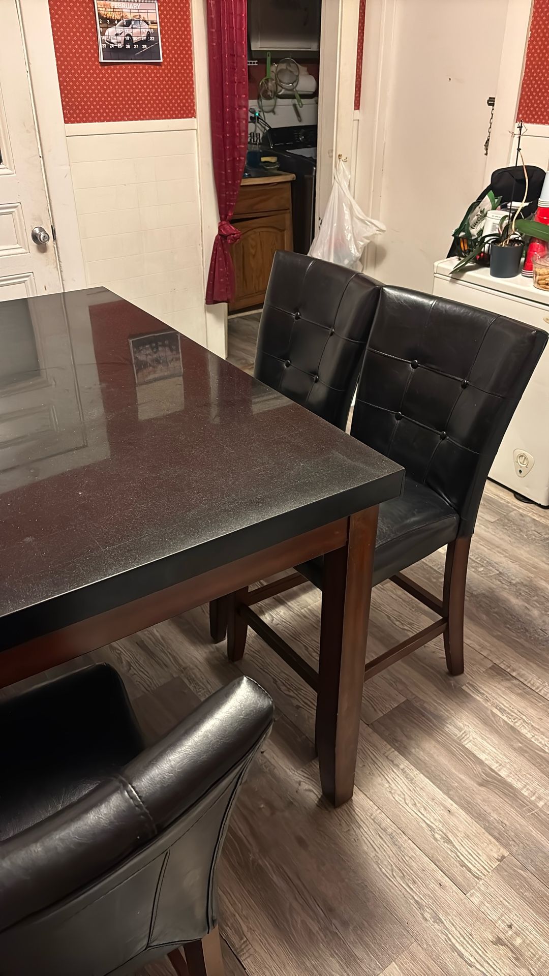 Comedor de Marmol Y Sillas de Cuervo