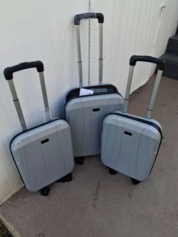 Nuevas carry on luggage