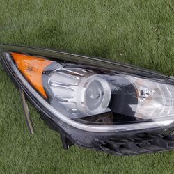 Kia Niro Right Headlight 