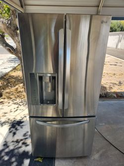 LG refrigerator for parts/repair