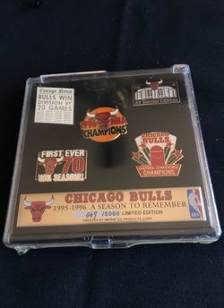 Bulls pin set