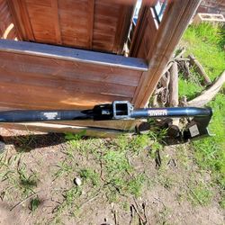 TOWING HITCH WITH KEY PIN