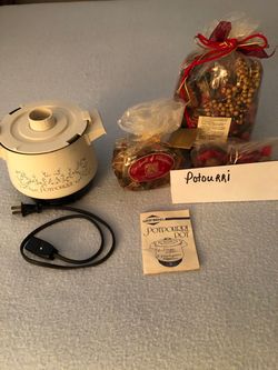 West Bend Electric Potpourri Pot with extra Potpourri packages