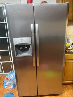 Frigidaire Side-by-Side Refrigerator LFSS2612TF0