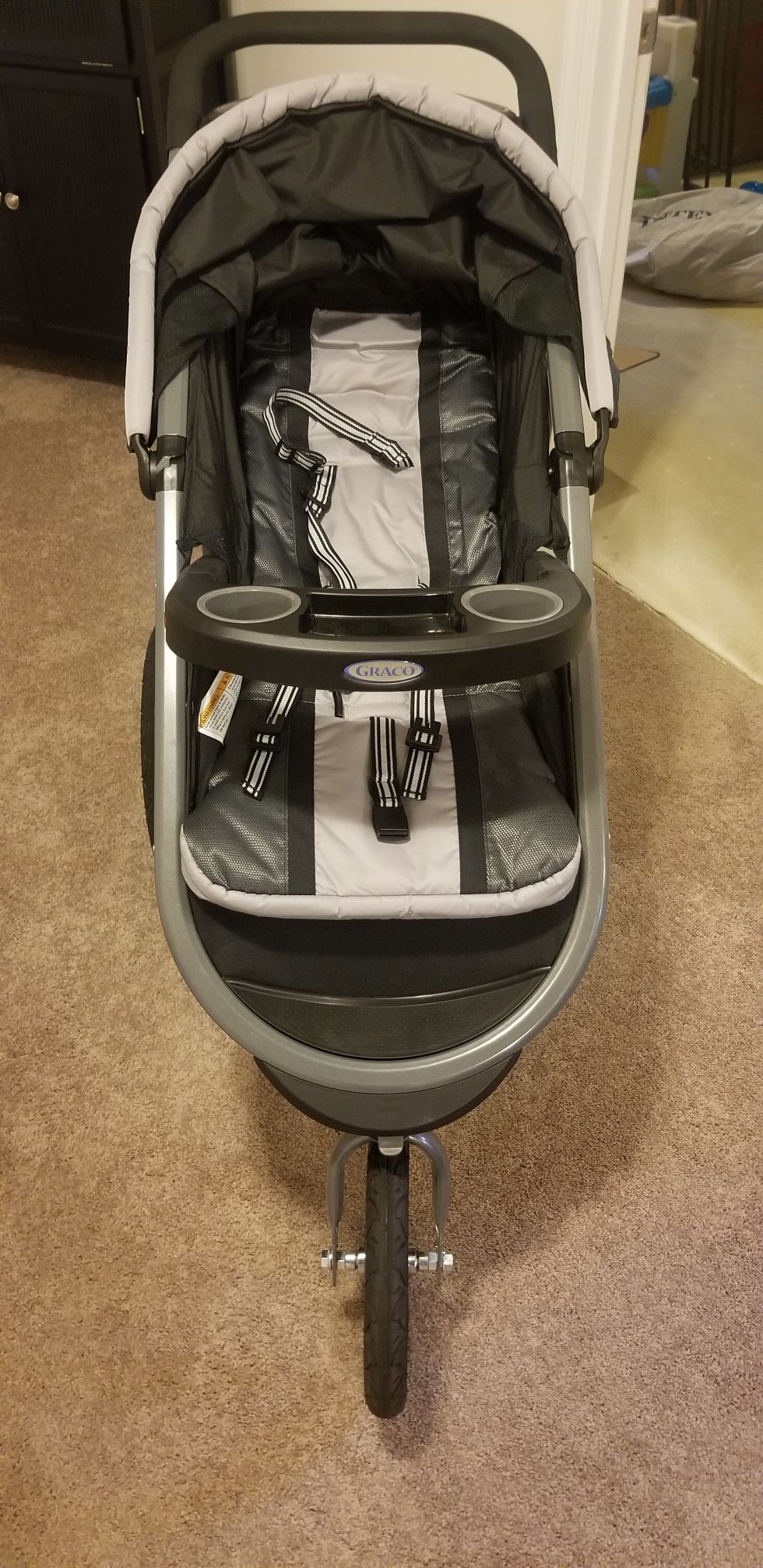 Moving sale! Jogging stroller only used 3x!