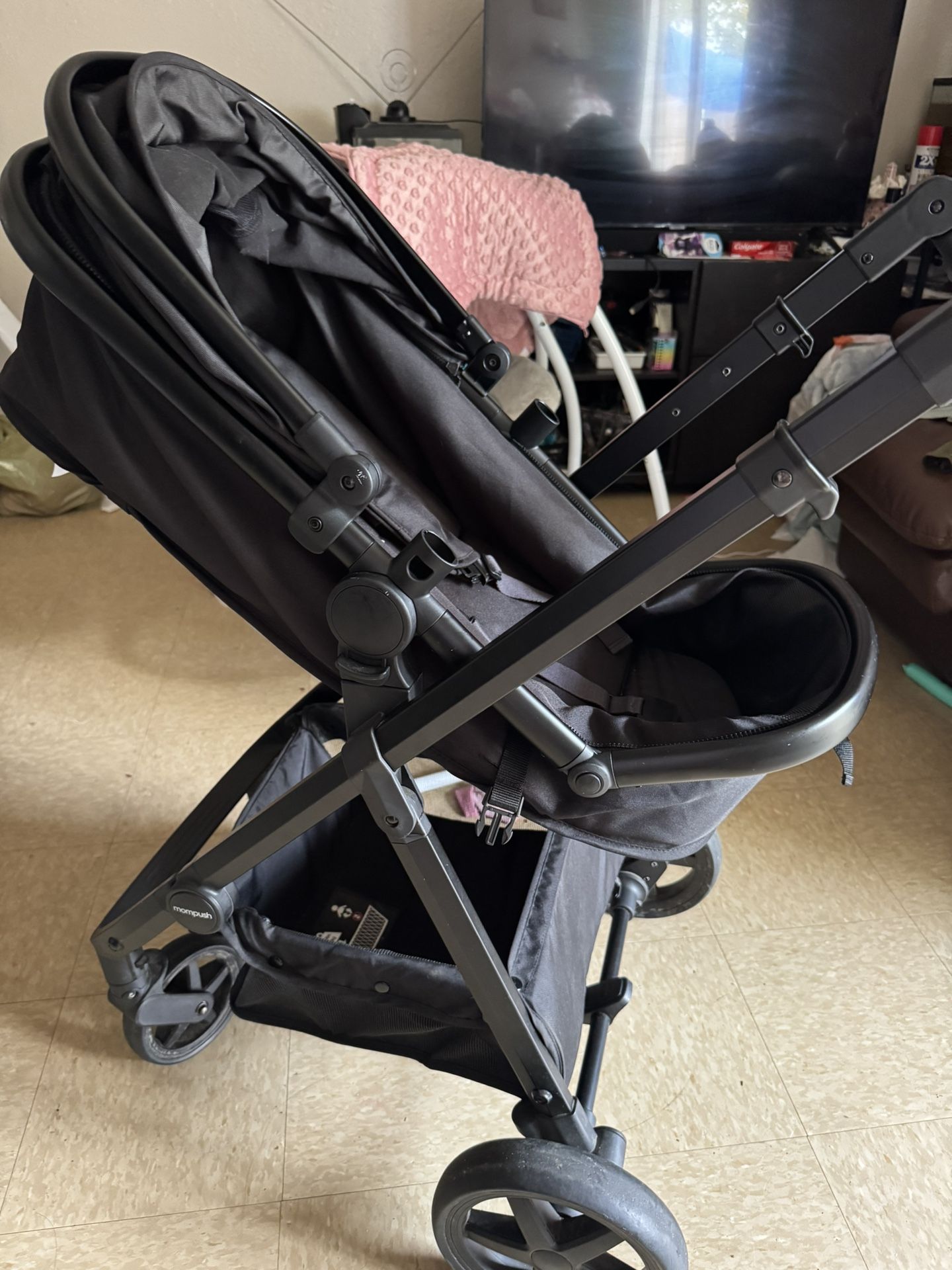 Máxima-cosi safety chair and Mompush stroller