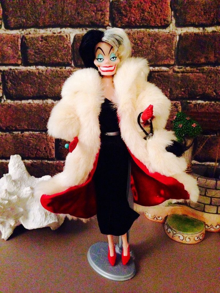 Cruella De Vil Doll 101 Disney Theme Park Exclusive 1998