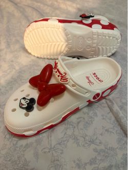 Women’s mini crocs size 8