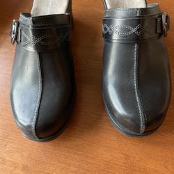 Easy Spirit Leather Clogs, 6.5