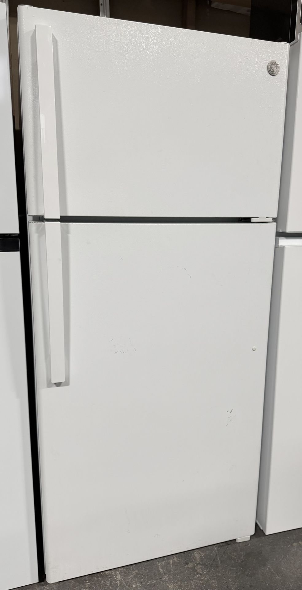 28” Top Freezer Refrigerator