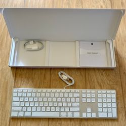 [New]Apple Wired Keyboard with Numeric Keypad