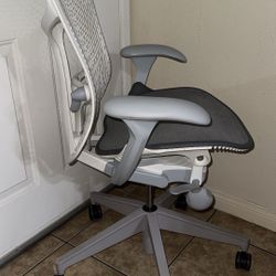 Herman Miller Mirra 2