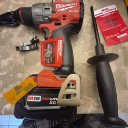 Milwaukee M18 FUEL Hammer Drill Driver 1/2 inch with 5.0 battery