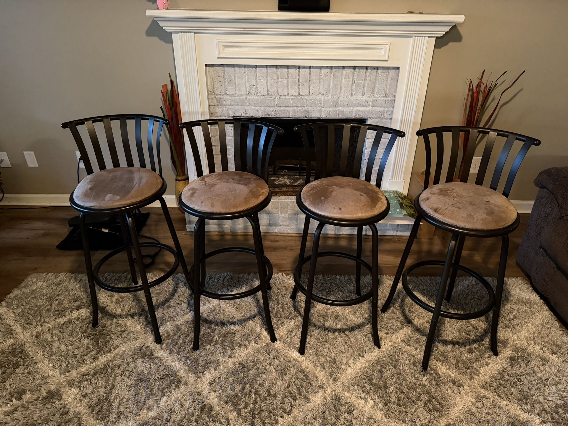 4 Bar Swivel Bar Stool