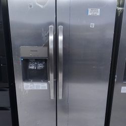 FRIGIDAIRE SIDE BY SIDE REFRIGERATOR WITH WATER AND  ICE Dispenser 1 YEAR WARRANTY/1 AÑO DE GARANTIA POR ESCRITO 