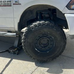 37x12.50R16.5
