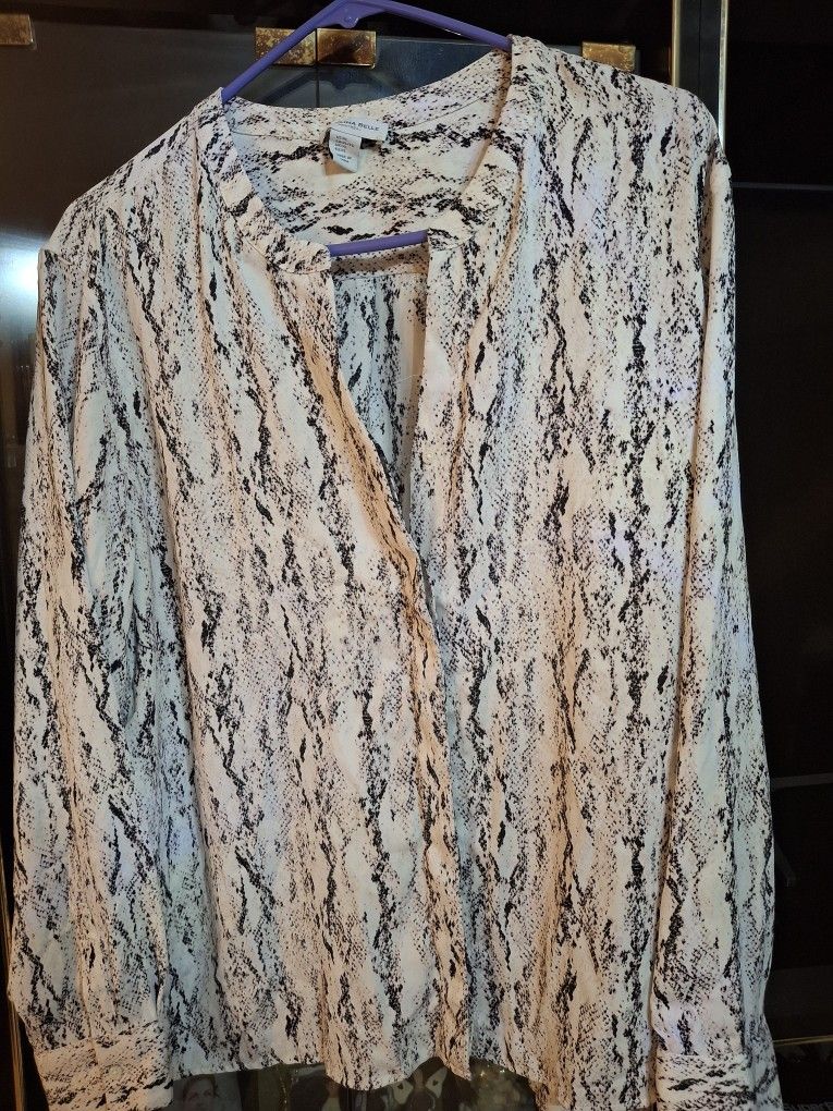 Beautiful long sleeve dressy blouse 