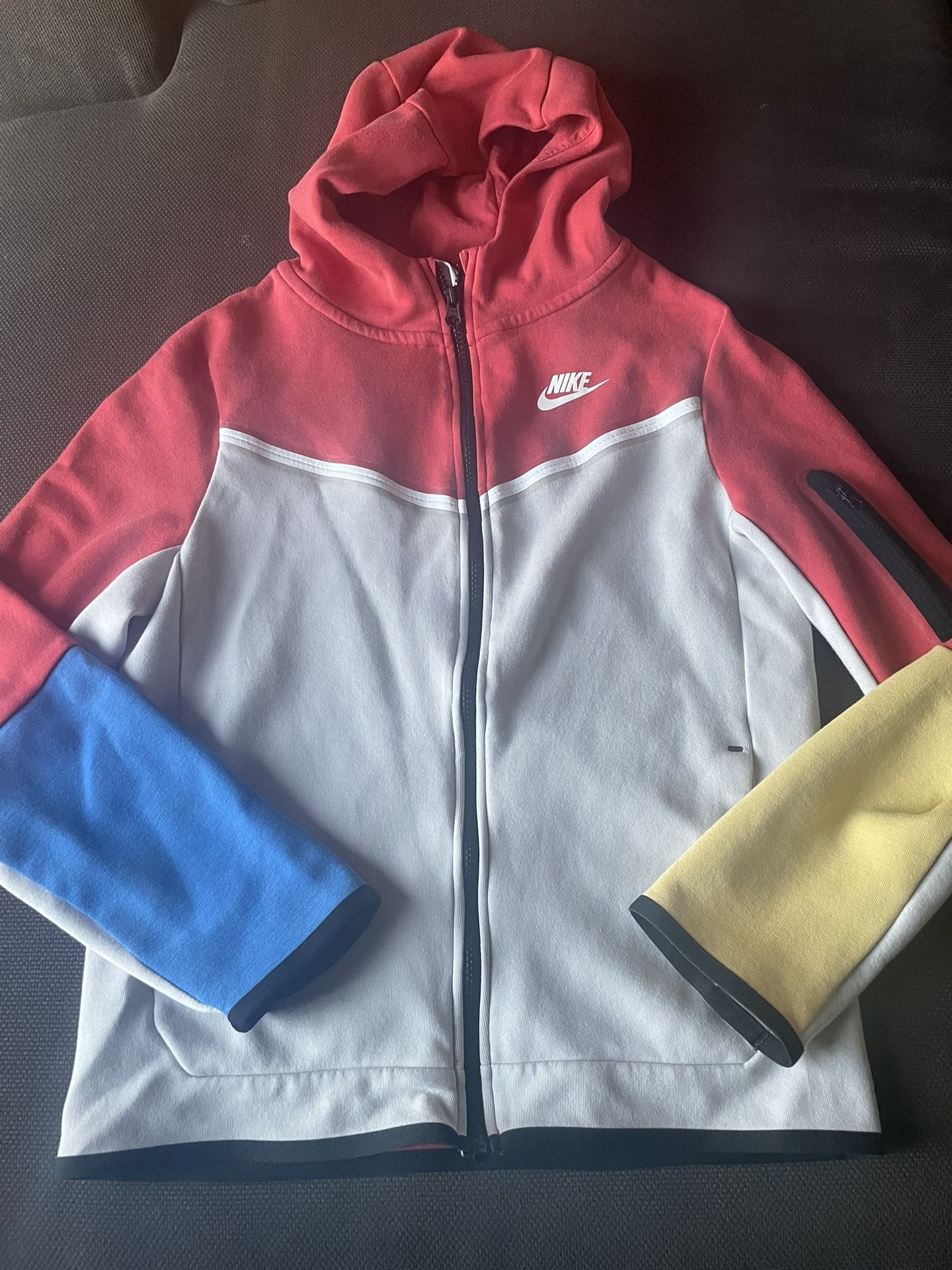 Nike Tech Fleece Kids Size Xl 