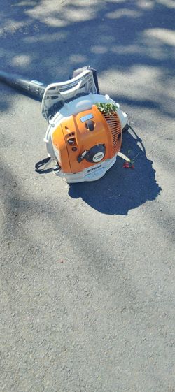 VR 600 steel backpack blower lightly used works excellent $250
