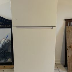 Vissani 18cu Ft Top Freezer Refrigerator 