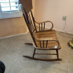 ROCKING CHAIR 