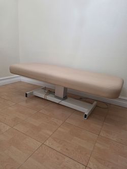 Pedestal bed