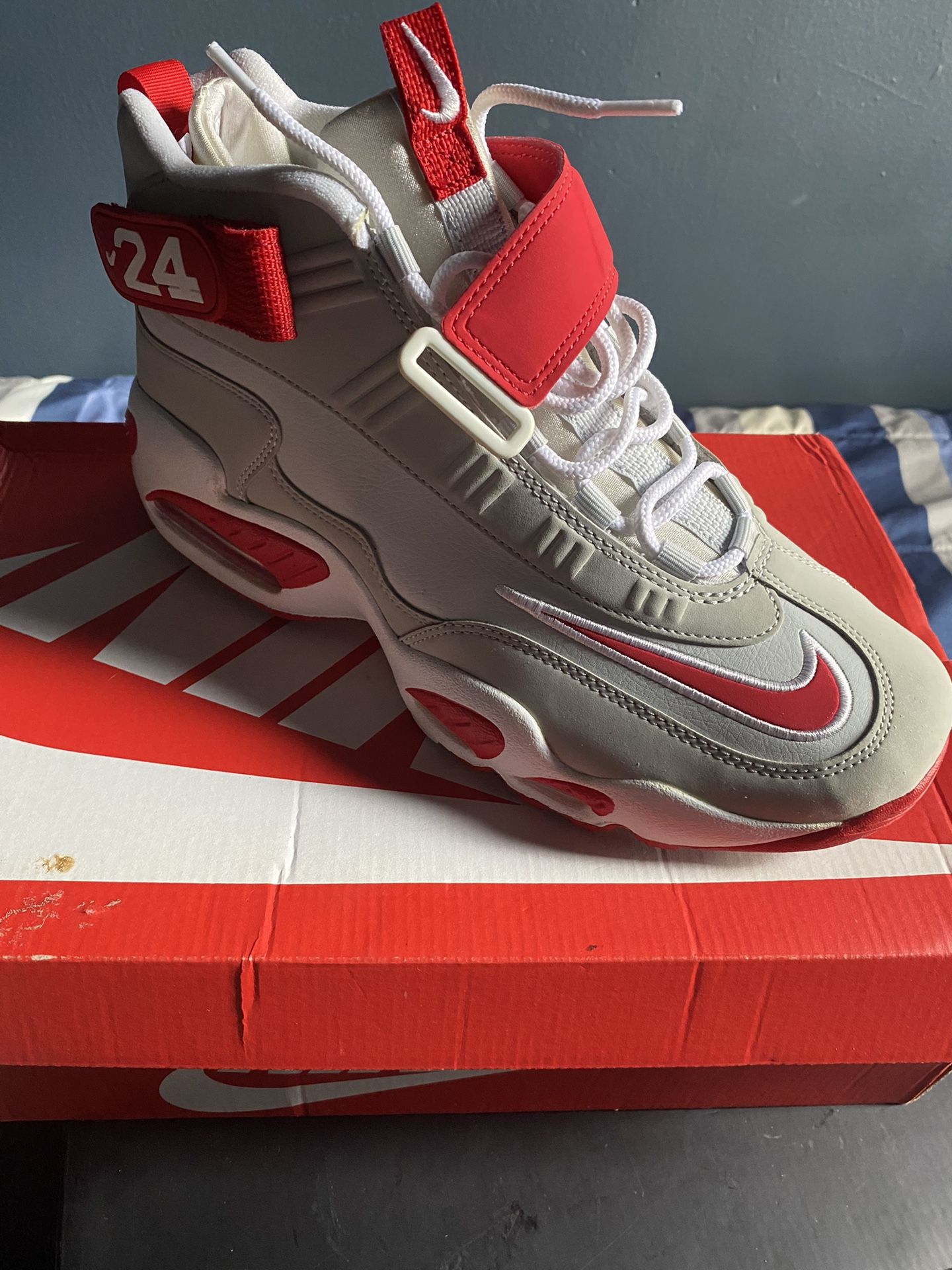 AIR GRIFFEY MAX 1 size 10.5 pure platinum/ university red