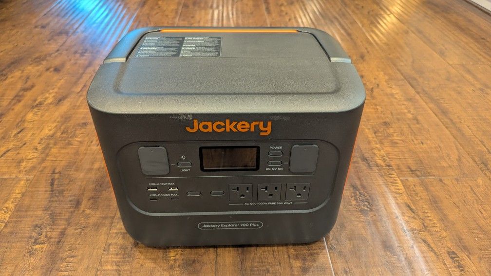 Jackery Explorer 700 Plus 