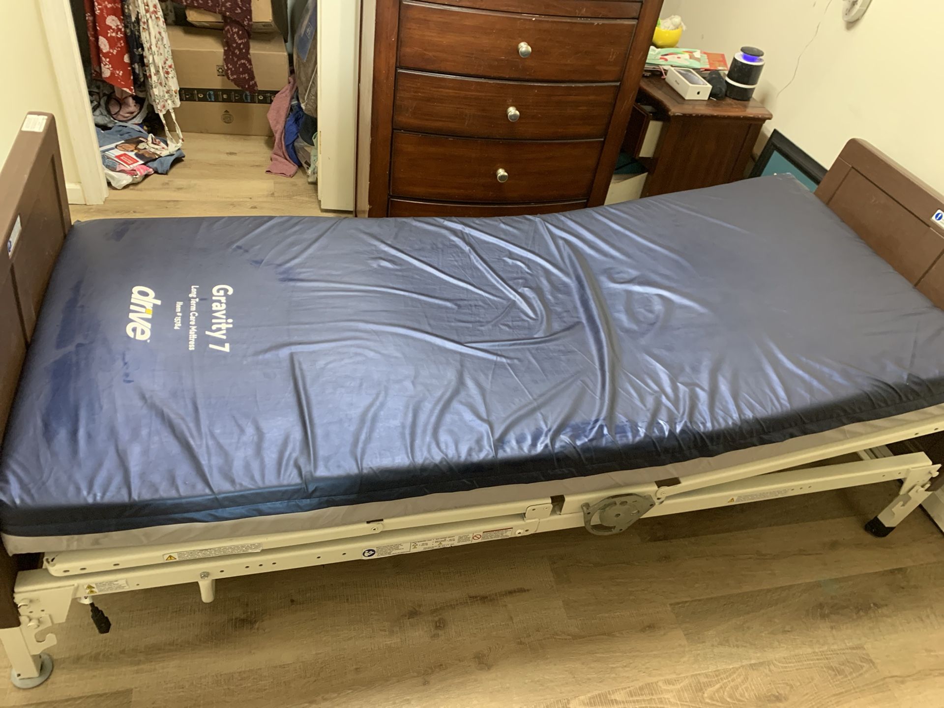 Adjustable hospital bed