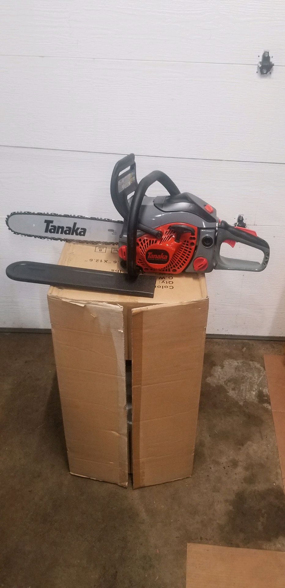 Tanaka 16" Chainsaw. Like new condition. Fires up and runs excellent Commercial Grade unit. $250