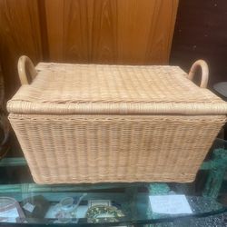 Wicker Rattan Basket Storage Chest Excellent Condition 