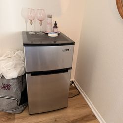 Magic  Chef Mini Fridge