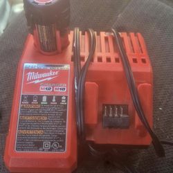 Milwaukee Charger And 12 V Battery