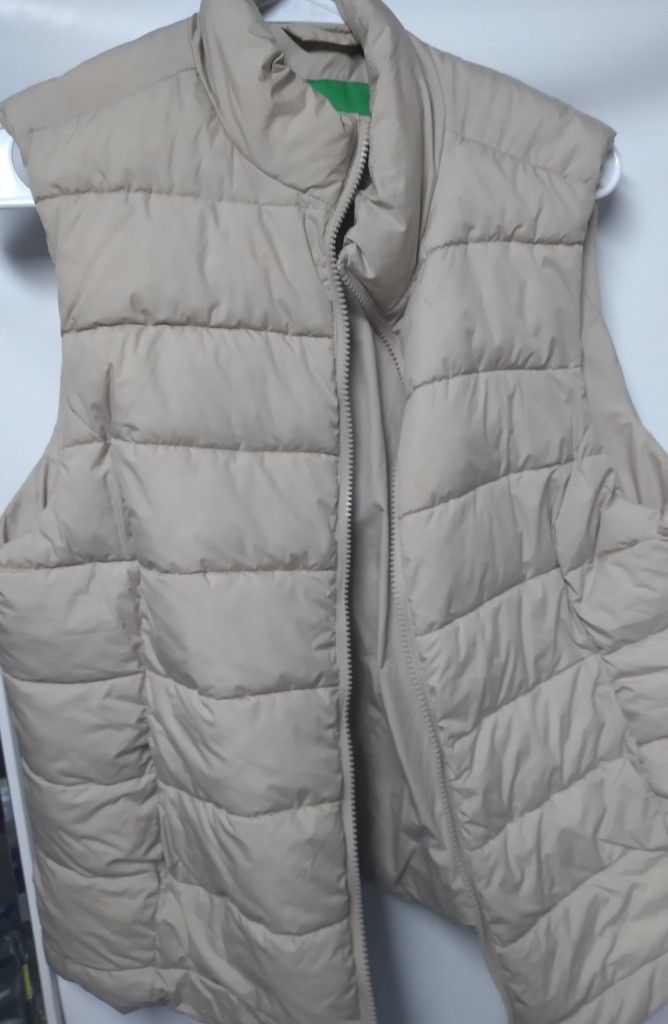 Womens Dip Puffer Vest Size Medium