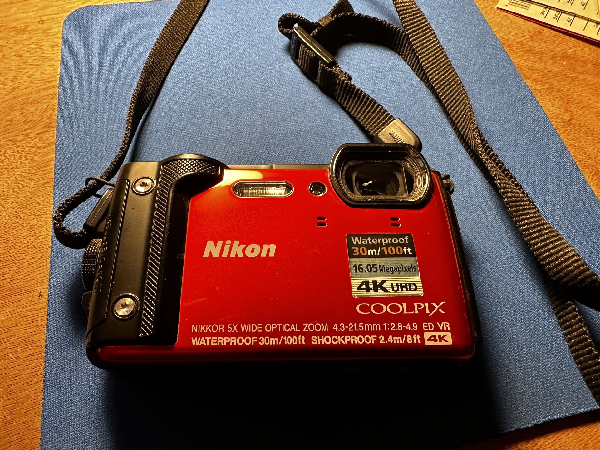  Nikon Coolpix Underwater Camera 