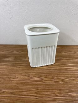 Marth steward White Ceramic Ribbed Square Vase
