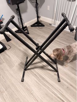 Dj mixer stand