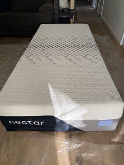 Like New Nectar Luxe Memory Foam Twin XL Mattress