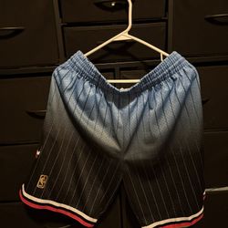 Mitchell & Ness Bulls Shorts Size Large