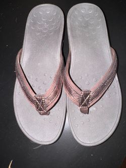 Vionic sandals size 10