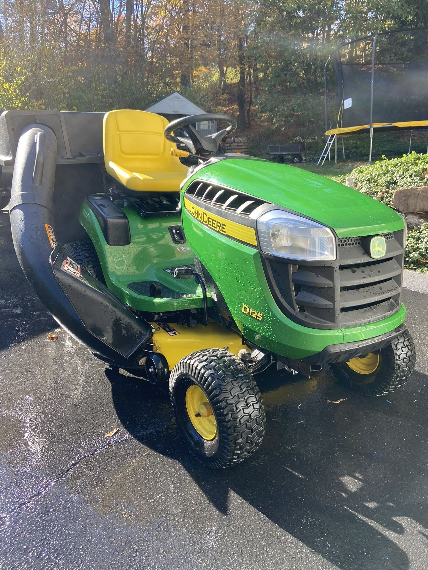 John Deere D125 Ride on Mower