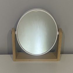 magnifying mirror
