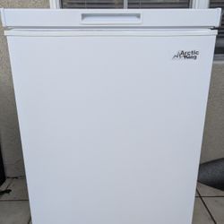 Arctic King 3.5 Cu.ft Chest Freezer, White