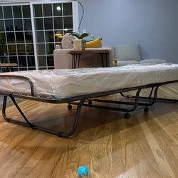 Twin Folding Rollaway Bed - like New & Comfy 