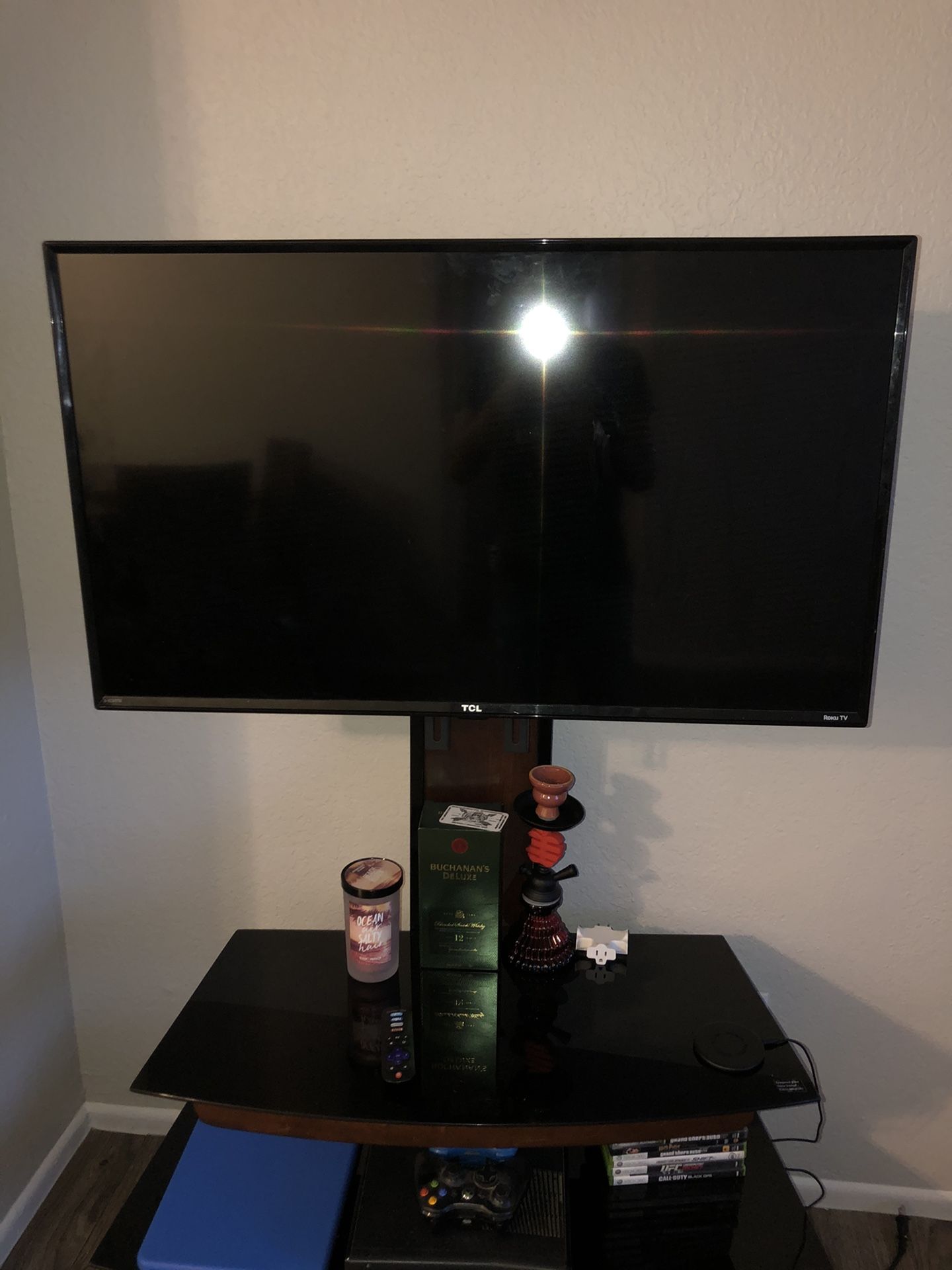 40 inch tcl roku tv. Tv stand not included