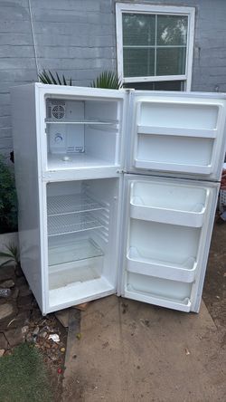 Medium refrigerator