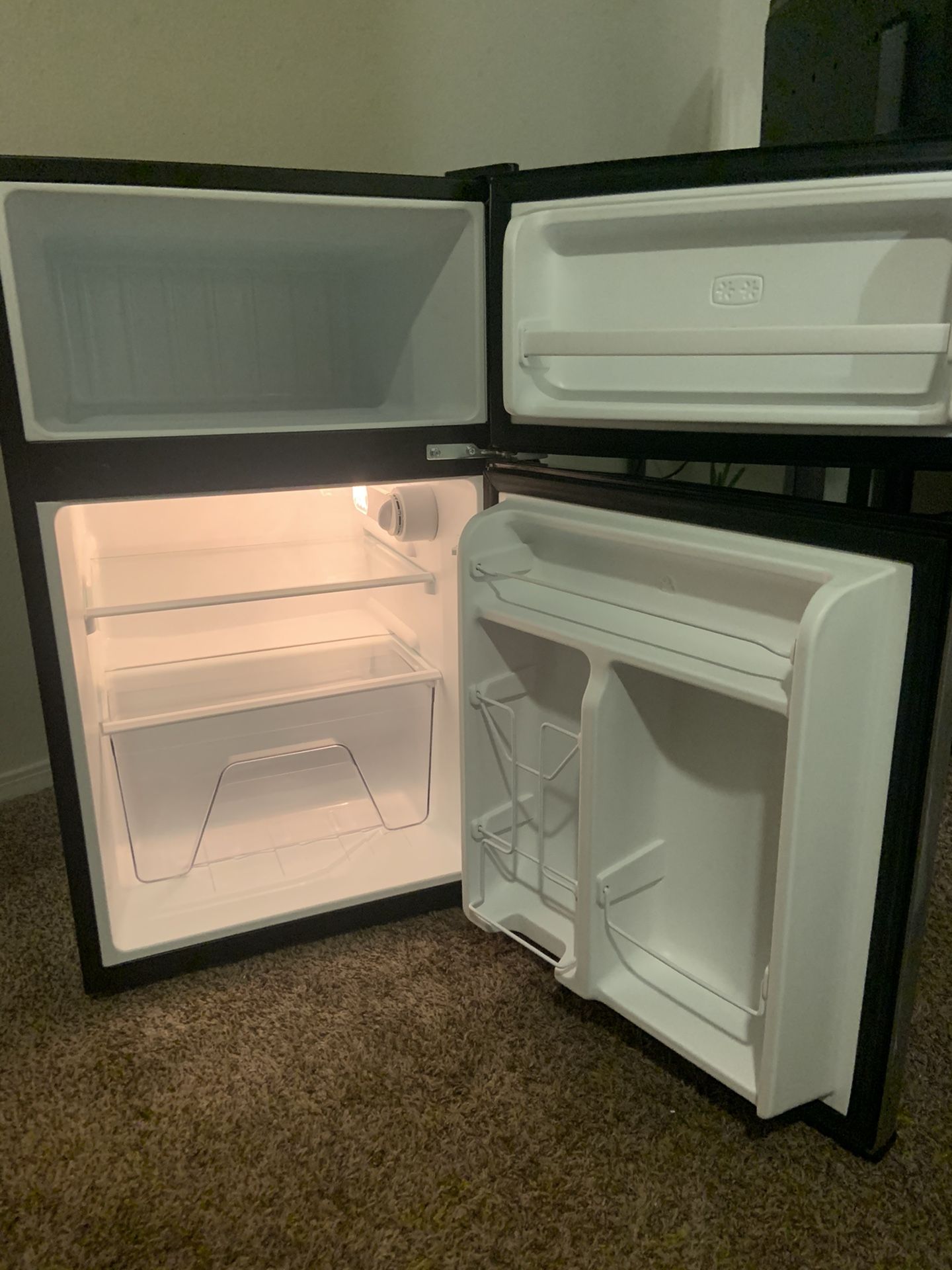 Willz Mini Refrigerator/Freezer for Sale in Tempe, AZ OfferUp